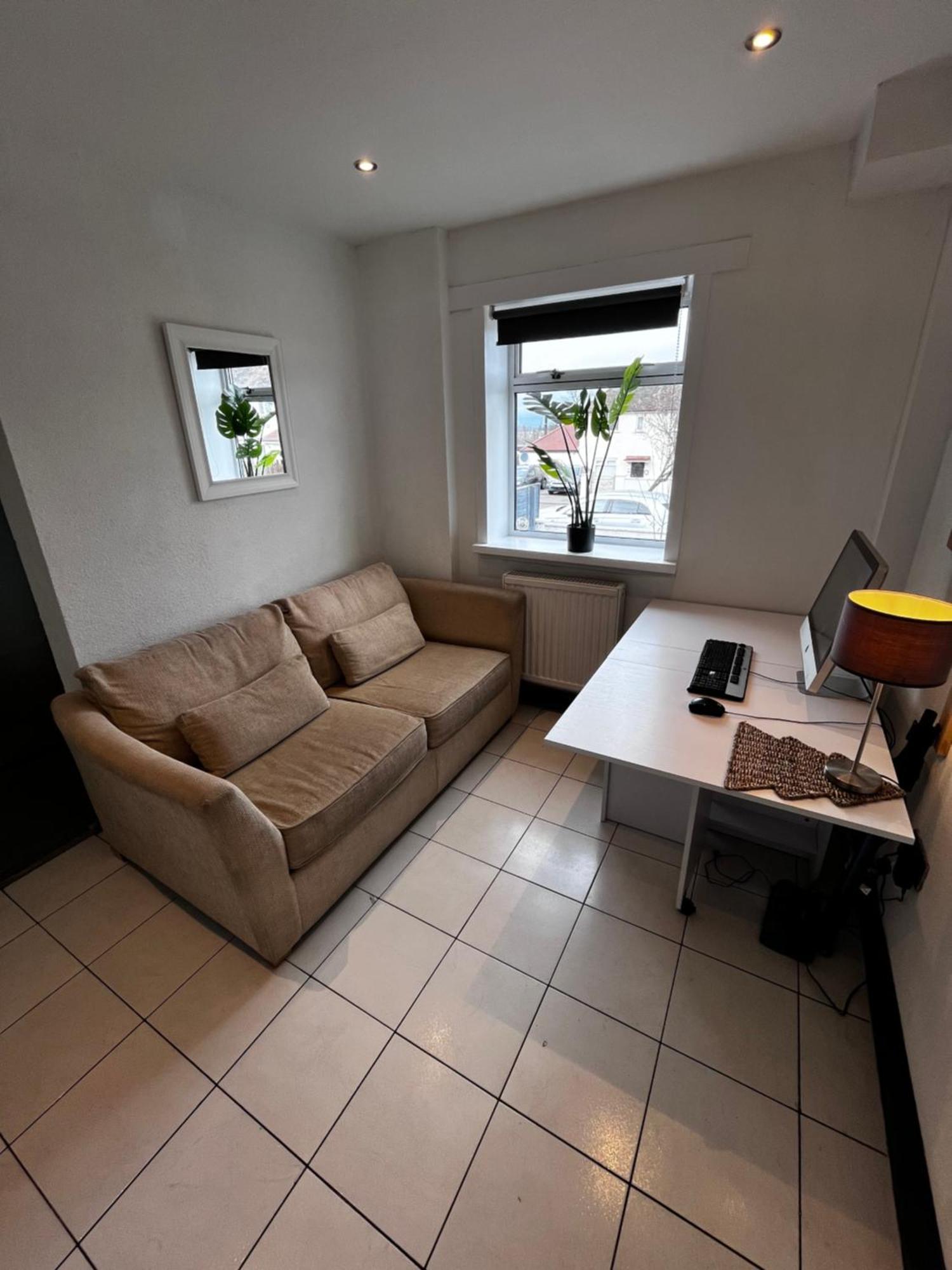אדינבורו Dreghorn House 4 Bedrooms 3 Toilets 3 Reception Free Parking 233 Mbp Wifi מראה חיצוני תמונה